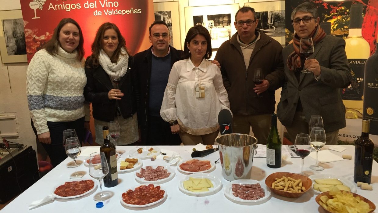 Rozas presentó los vinos de Las Agrupadas a AJAV